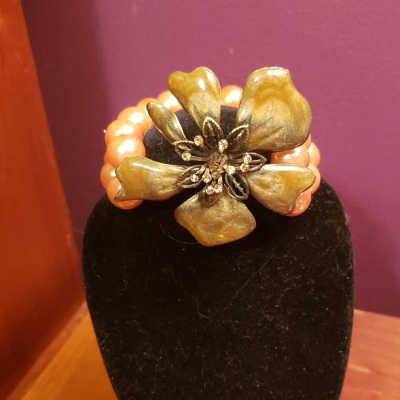 Nwot flower bracelet - Picture 1 of 3